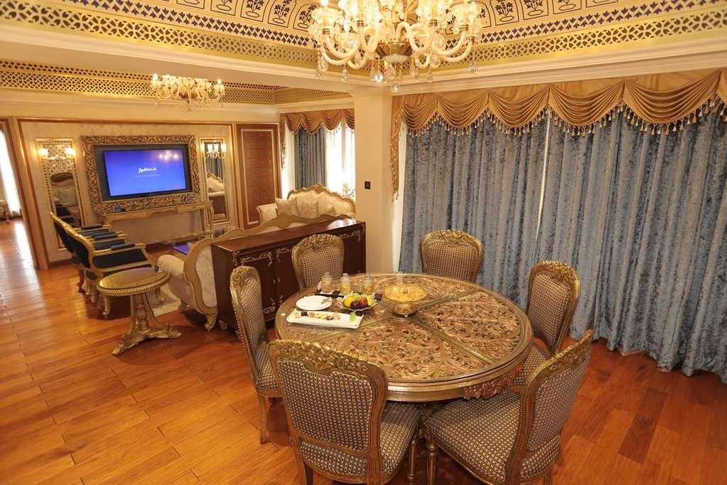 Radisson Blu Udaipur Palace Resort & Spa Phòng bức ảnh